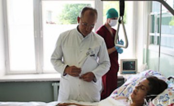 В больнице Мечникова врачам удалось спасти тяжелораненого военнослужащего