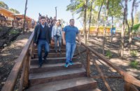 Борис Филатов проверил, как меняется один из самых запущенных городских парков - Зеленый Гай