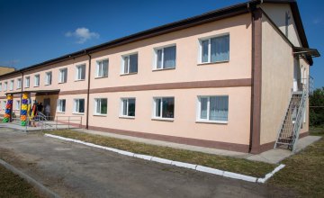 На Днепропетровщине 13 семей переселенцев получили жилье в реконструированном общежитии