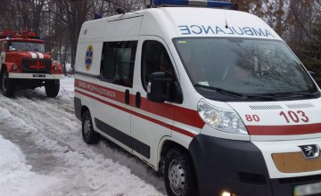 На Днепропетровщине скорая помощь застряла в сугробе (ФОТО)