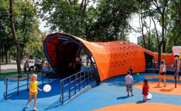В детском инклюзивном парке в центре Днепра побывали вандалы (ФОТО)