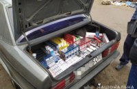 На Днепропетровщине продавали контрафактные сигареты из багажника авто