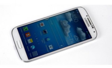 В Днепропетровске задержали цыгана, который пытался незаконно ввести 21 смартфон Samsung Galaxy S 4
