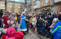 Жители Центрального района вместе со своим депутатом открыли елку и подвели итоги года