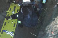 На Днепропетровщине женщина упала в 2-метровую яму (ФОТО)