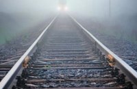 ​Сидела на рельсах: в Днепре поезд сбил 30-летнюю женщину 