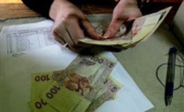За год зарплаты украинцев упали на 10% 