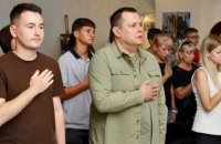 Напередодні Дня Незалежності Філатов посмертно нагородив десятьох українських захисників з Дніпра: почесні медалі отримали родини полеглих героїв 