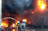 Пожар на заводе пластмассы под Днепром остаточно погасили (ФОТО)