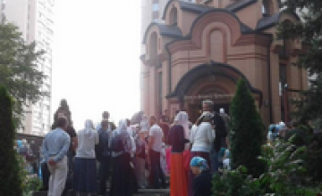На молебен крестного хода на Владимирской горке будут пускать только украинцев, - МВД