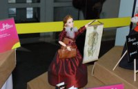 У холі Дніпровської міськради відкрили виставку ляльок «Barbie: пані України»