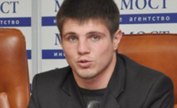 Чемпион мира по боксу Евгений Хитров получил орден на 2-комнатную квартиру в Кривом Роге