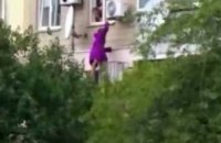 ​В Днепре на ул. Осенняя женщина пыталась попасть в квартиру через окно второго этажа (ФОТО) 