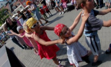 В Днепропетровске состоится 2-й международный детский фольклорный фестиваль «Яскрава країна – 2009» 