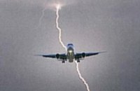 В Америке в самолет ударила молния 