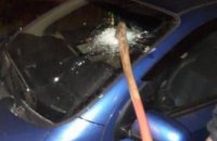 ​В Кривом Роге пьяный пассажир разбил топором стекло такси (ФОТО)