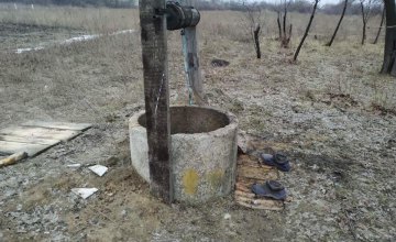 В Днепропетровской области пьяная женщина упала в колодец на околице села