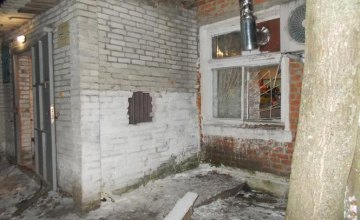 В Сумской области мужчина застрял в оконной решетке магазина, который хотел ограбить (ФОТО)