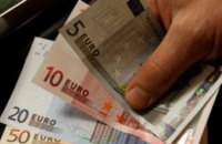 Евро продолжило рост на межбанке