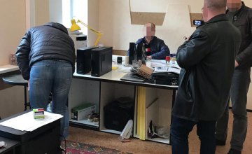 На Днепропетровщине группа лиц подделывала информацию в госреестрах и занималась рейдерством (ФОТО)