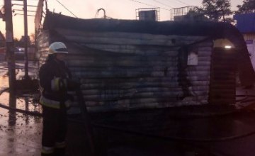 На Днепропетровщине сгорел торговый киоск