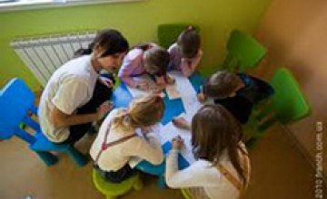В Днепропетровском санатории для детей с тяжелыми расстройствами речи применяют цветотерапию