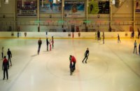 Отдых с пользой: участники АТО с семьями покатались на коньках (ФОТОРЕПОРТАЖ)