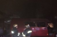 В Днепре на Мендрыковской горел ангар: повреждены стройматериалы и автомобиль