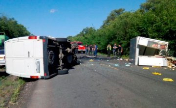 Масштабное ДТП на трассе Днепр – Николаев: перевернутый микроавтобус и 3 пострадавших (ФОТО)