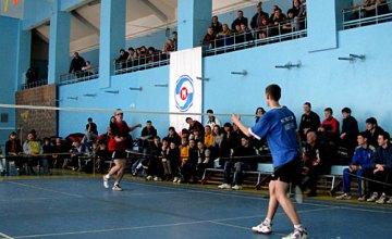 Клубный чемпионат высшей лиги по бадминтону проходит в Днепропетровске