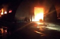 В Днепропетровской области загорелся ангар с тракторной техникой