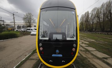 У Дніпрі тестують новий український трамвай, що відправиться курсувати столицею