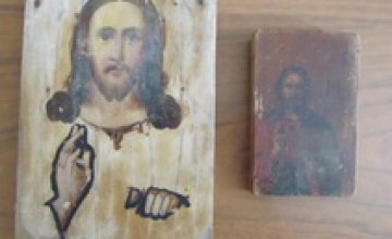 Украинец под одеждой нес через границу две старинные иконы