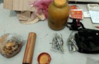 На Донбассе военный пытался оправить гранаты в банке с медом