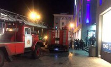 В центре Днепропетровска загорелся крупный торговый центр