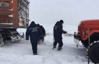 В Томаковском районе спасатели помогли выбраться из снежных заносов 5 автомобилям (ФОТО)