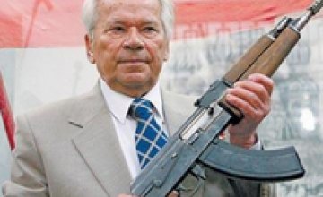 Сегодня Михаила Калашникова похоронят под залпы созданного им автомата АК-47