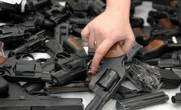  В Днепропетровске милиция уничтожила тонну нелегального оружия