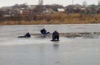 За сутки под лед в Днепропетровской области провалились 8 человек (ФОТО)