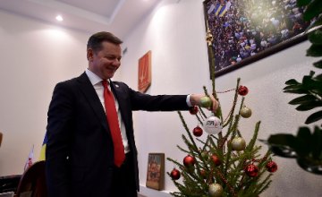 «В Новый год – с новыми зарплатами и пенсиями!», - Олег Ляшко поздравил украинцев с наступающими праздниками (ВИДЕО)