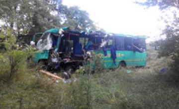 На трассе в Днепропетровской области пассажирский автобус столкнулся с фурой: погибла пассажирка 