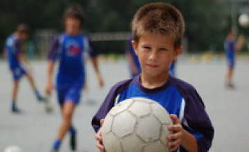 Днепропетровских школьников приглашают бесплатно заниматься футболом