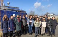 Школьники Днепроперовщины посетили экскурсию по Павлоградскому химическому заводу (ФОТО)