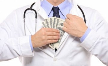 На Днепропетровщине работник одной из больниц требовал более $3 тыс. за операцию, которая должна быть бесплатной