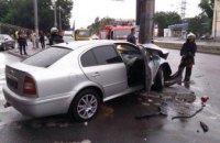 В Днепре автомобиль врезался в электроопору и загорелся: пострадали двое детей (ФОТО)