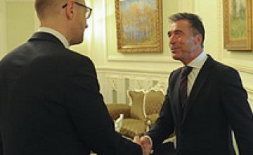 Яценюк провел встречу с Генеральным секретарем НАТО Андерсом Фогом Расмуссеном