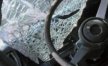 В Донецке от попадания снаряда в автобус погибла пассажирка
