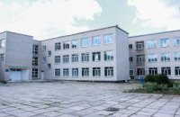 В Верхнеднепровской школе установили почти 200 новых энергосберегающих окон