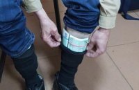 В Харьковской области мужчина пытался провезти в Украину 25 тыс. евро в носках