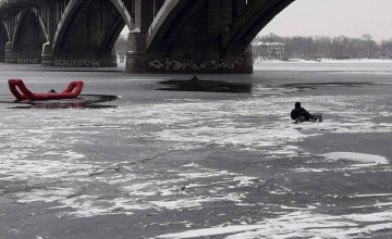 В Киеве с моста метро в Днепр упал мужчина